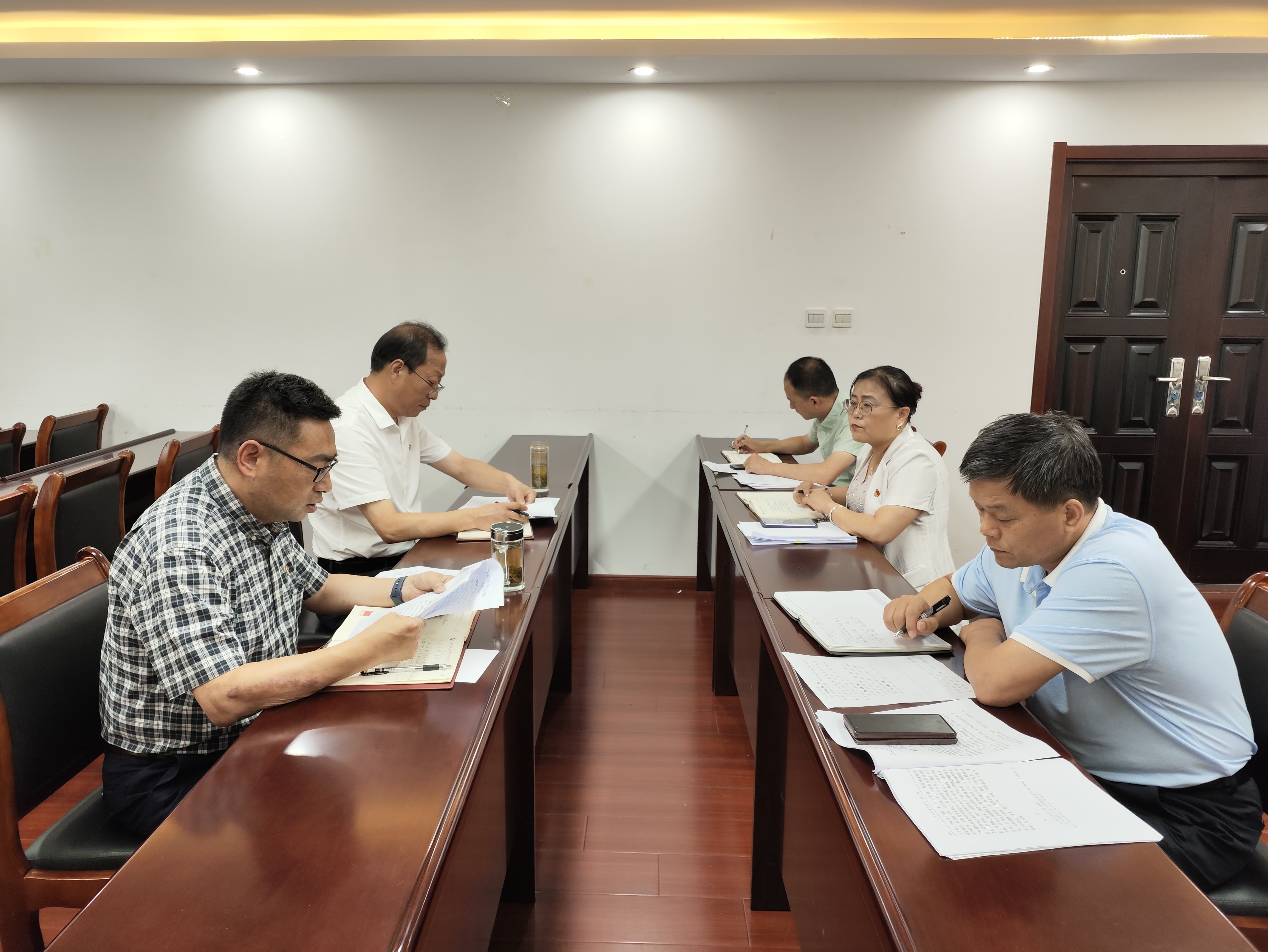 安裝公司黨支部開展“五大”要求、“六破六立”大討論  會(huì)議照片.jpg